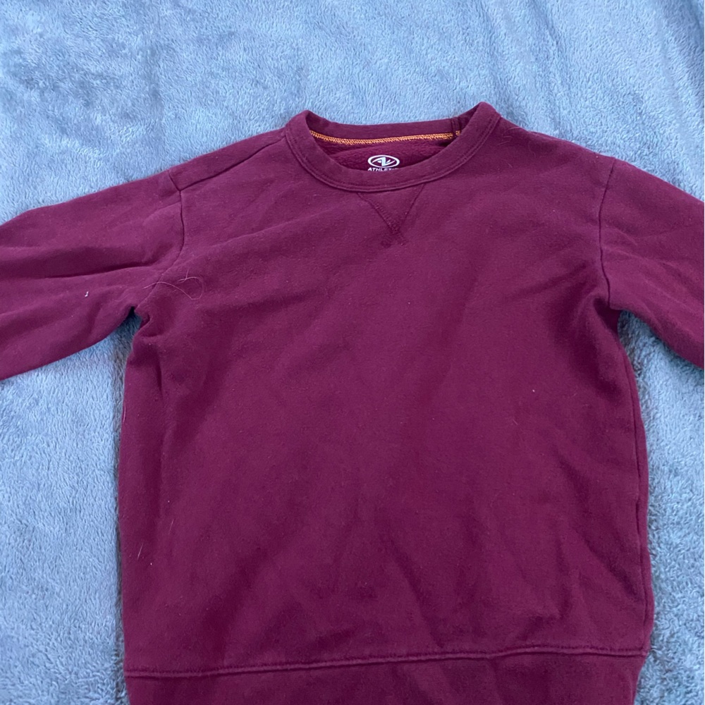 Athletic long sleeve shirt